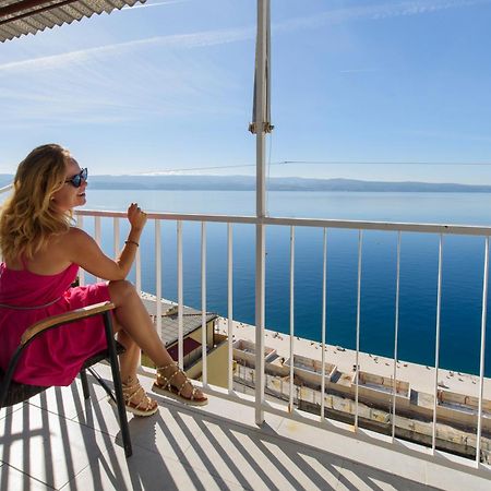 Sunny Apartment Omiš Esterno foto