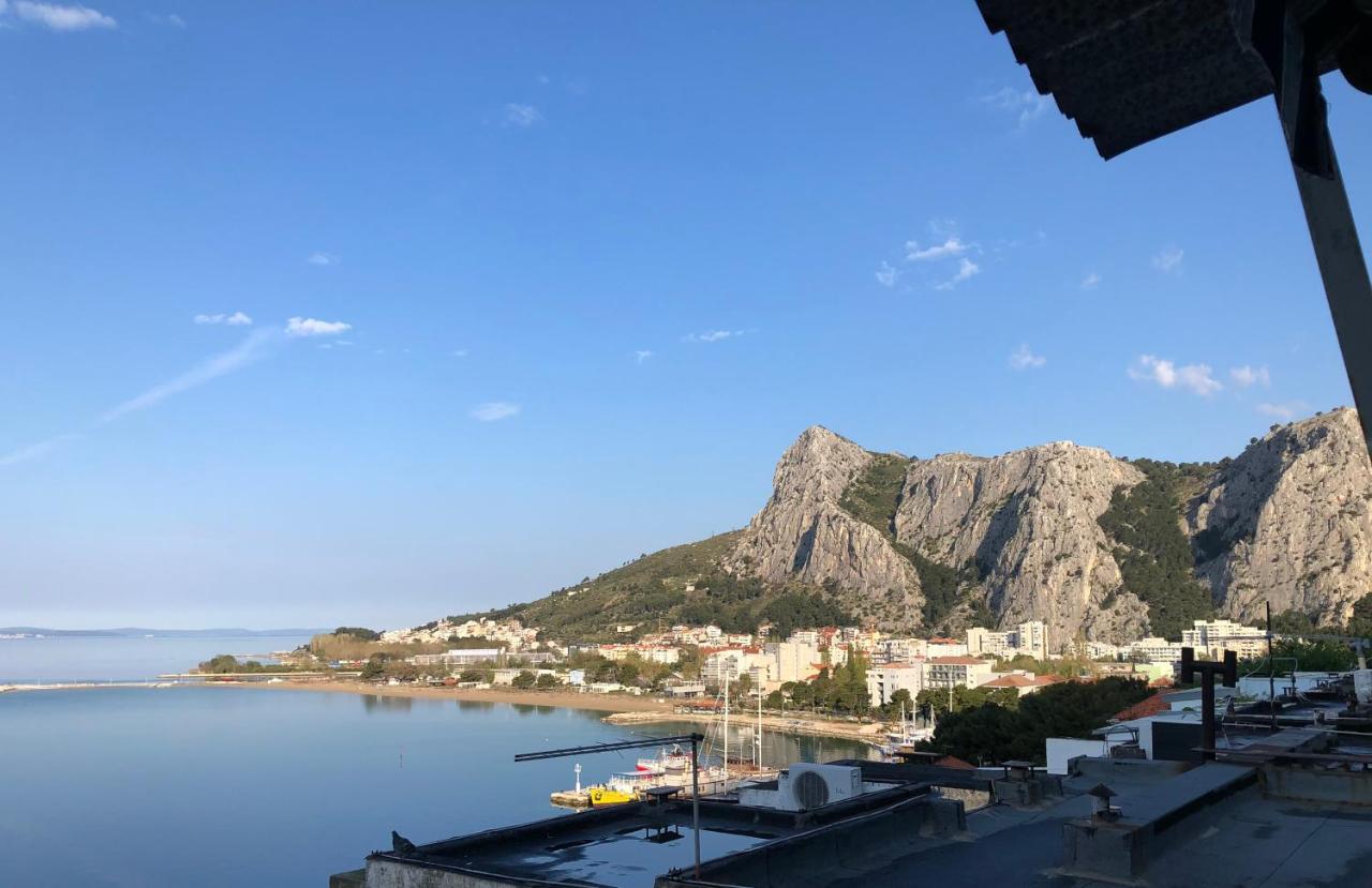 Sunny Apartment Omiš Esterno foto