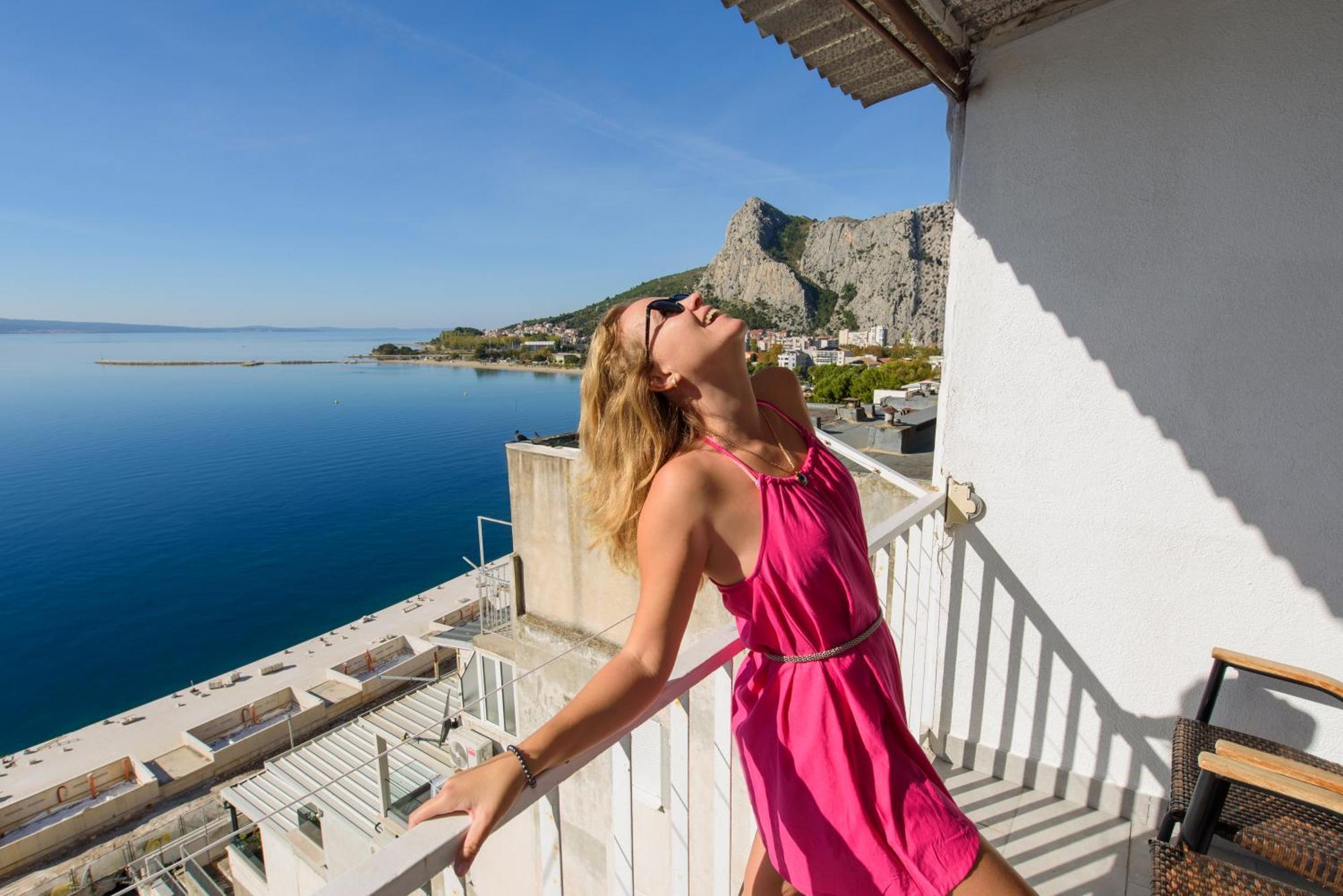 Sunny Apartment Omiš Esterno foto