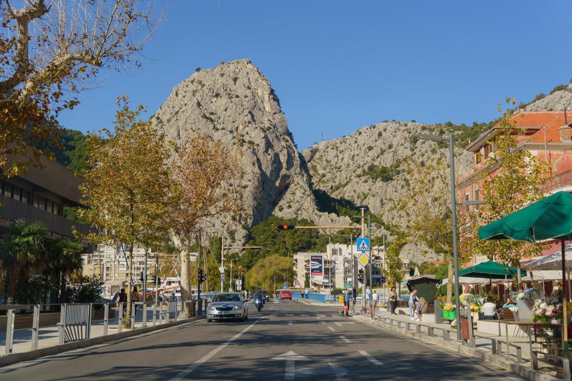 Sunny Apartment Omiš Esterno foto