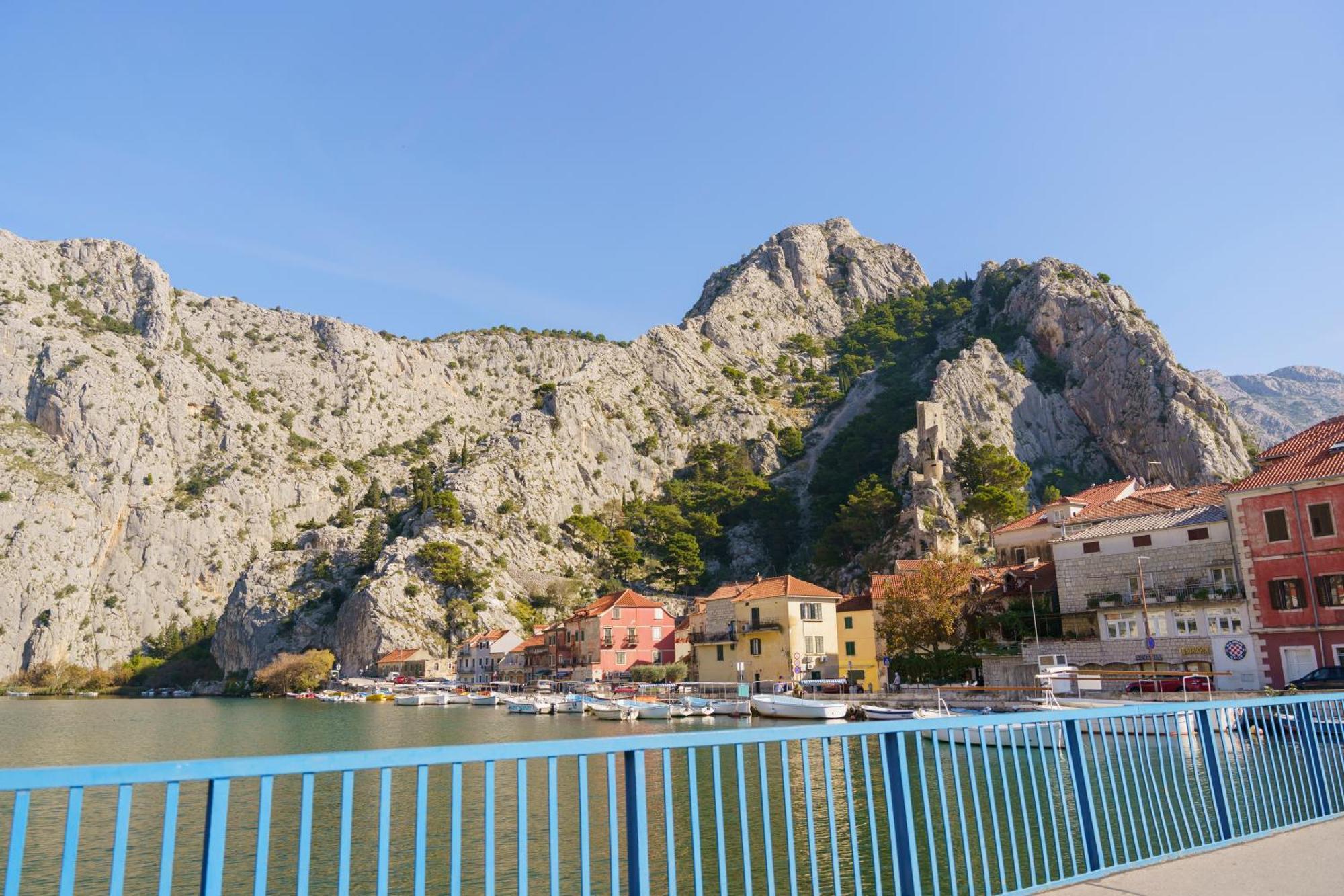 Sunny Apartment Omiš Esterno foto
