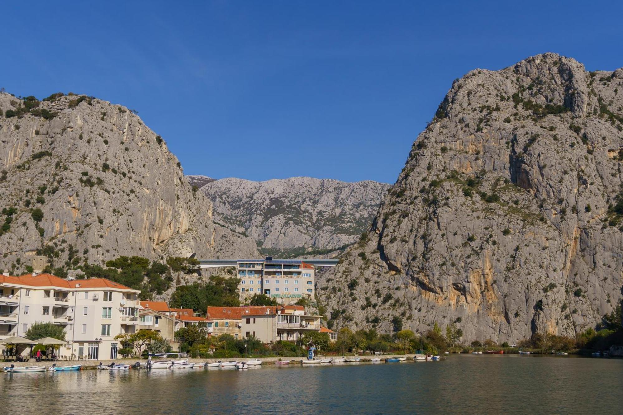 Sunny Apartment Omiš Esterno foto