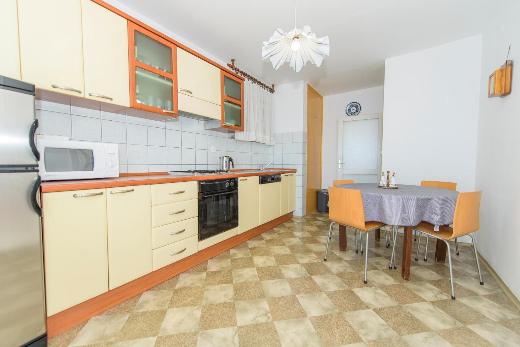 Sunny Apartment Omiš Esterno foto